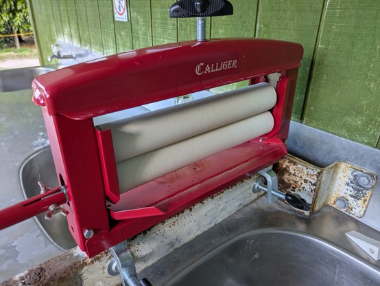 A new, old-school wringer