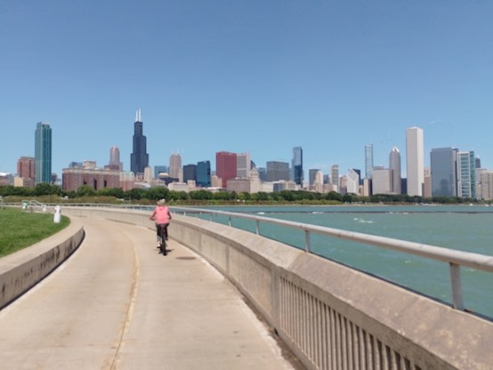 Heading north back into the city on the lake front cycleway.
