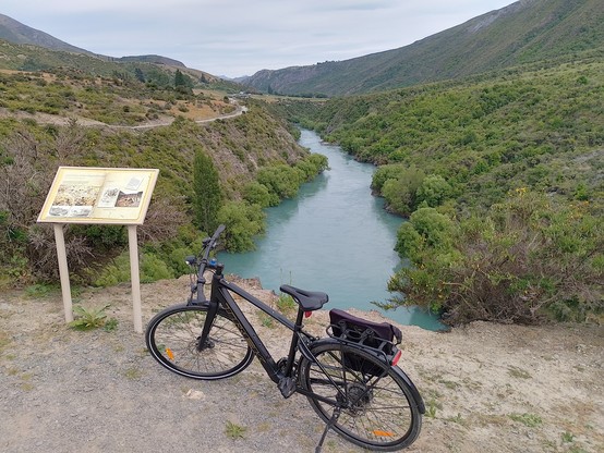 A stop along the Kawarau Gorge where we went to lunch at Gibbston Tavern and stopped in at Gibbston Valley Wines (and cheesery) which was  a bit commercial for our liking.
