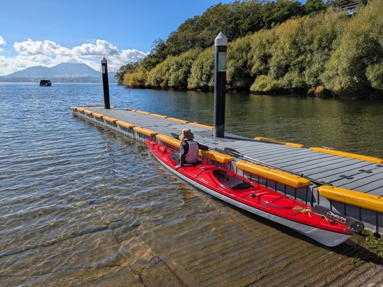 Setting off from the floating jetty in Acacia Bay
