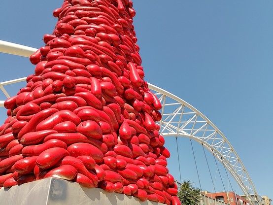 I thought these were sausages from afar but they're supposed to be water balloons.