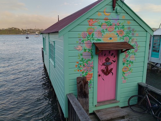 Also lots of cute boatsheds all along the waterfront.